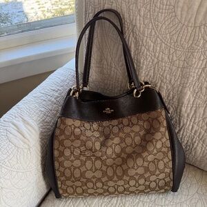 Coach - Lexy Shoulder Bag In Signature Jacquard - Brown